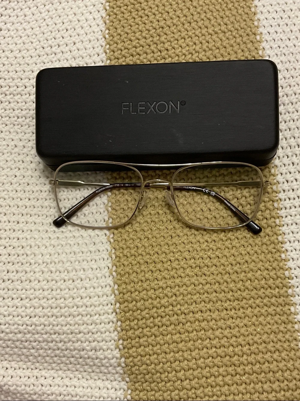 Flexon unisex Gold Metal Frame Glasses